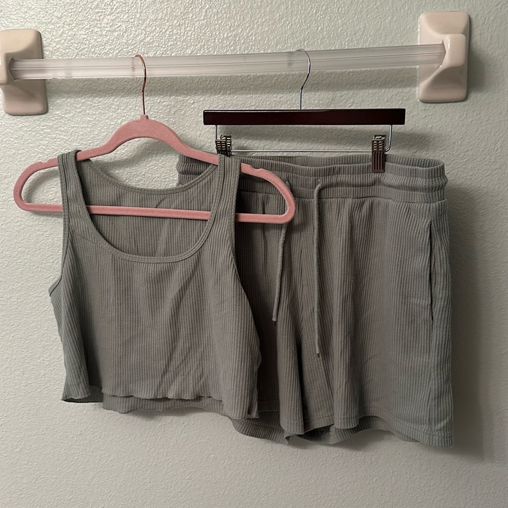 PALE GREEN LOUNGE SET